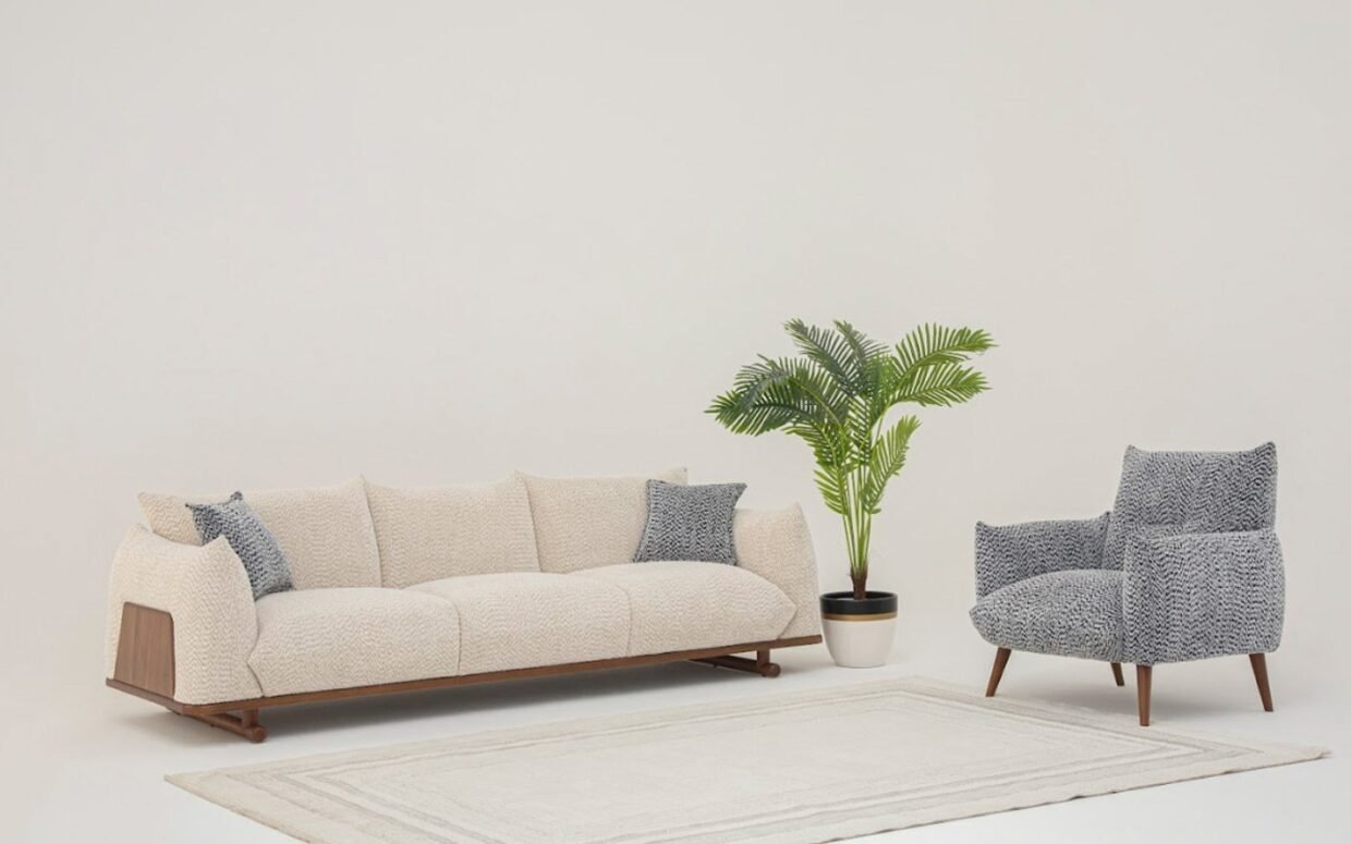 Kaliteli kumaş dokusu ve gürgen ahşap iskeletiyle üstün dayanıklılık sunar.