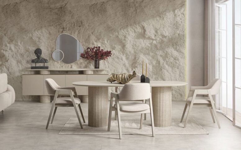 38 yıllık tecrübeyle tasarlanan masa ve konsollar, Özbay Mobilya yemek odalarında şıklığı öne çıkarır.