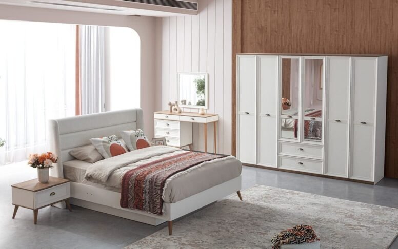 Yatak odalarımız, estetik tasarımı ve fonksiyonel yapısıyla evinize modern bir dokunuş katar. ISO 9001 kalite standartlarında üretilmiş sağlam iskeletiyle uzun ömürlü kullanım sağlar. Geniş dolap ve bazalı karyola yapısı ekstra depolama alanı sunar.