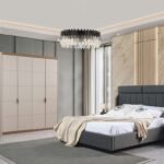 Yatak odalarımız, modern tasarımı ve kaliteli işçiliğiyle evinize zarif bir hava katar. ISO 9001 standartlarında üretilen sağlam iskeleti uzun yıllar güvenle kullanmanızı sağlar. Bazalı karyola yapısı ise eşyalarınızı düzenli tutmanız için ekstra depolama alanı sunar.