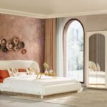 Kaliteli malzeme ve zarif detaylar yatak odalarımızda buluşuyor. Baza fonksiyonu sayesinde eşyalarınızı kolayca saklayabilirsiniz. Tüm Türkiye’ye güvenli teslimat sağlanır.