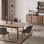 Modern ve lüks detayları birleştiren yemek odasıyla sofistike bir yaşam alanı oluşturun.