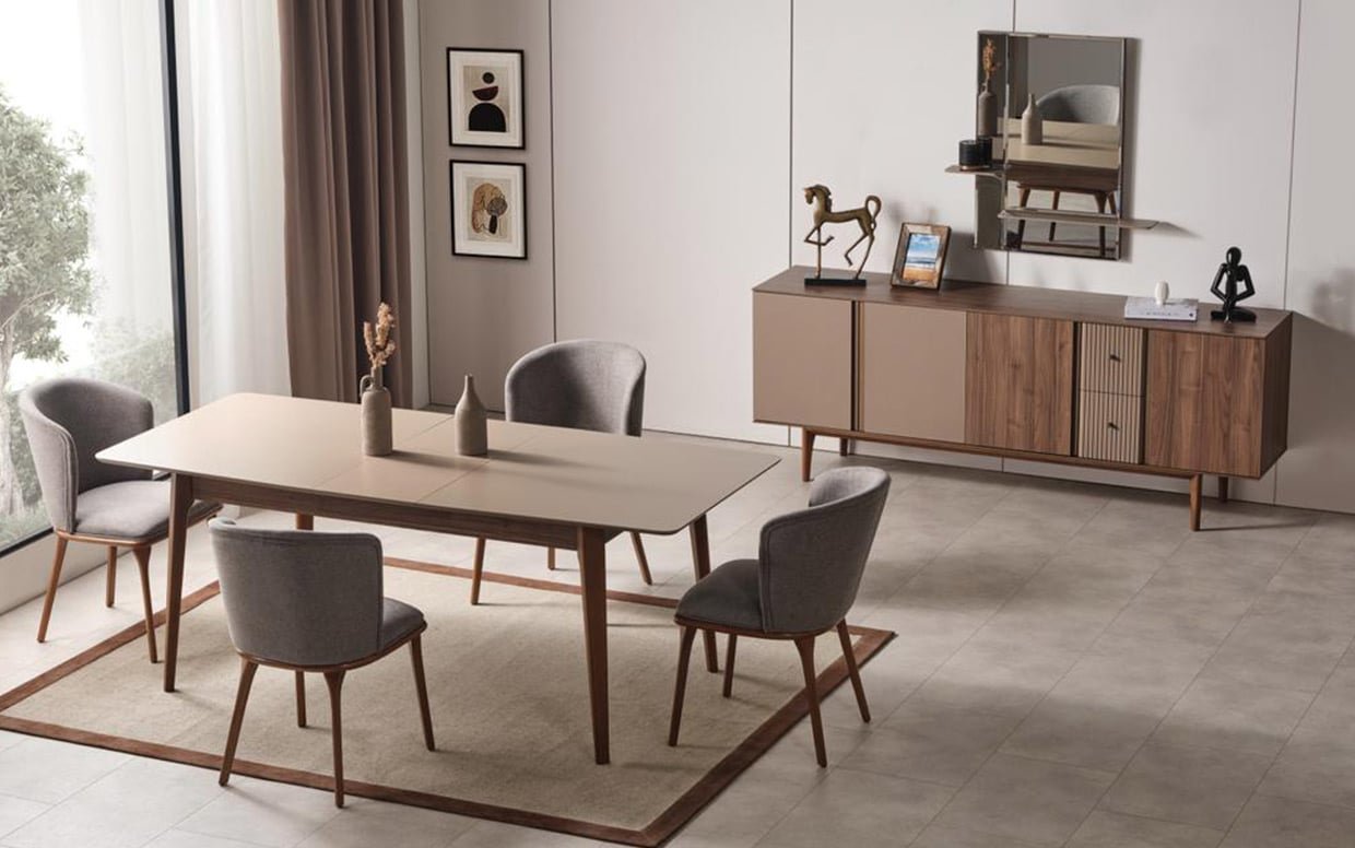 Modern ve lüks detayları birleştiren yemek odasıyla sofistike bir yaşam alanı oluşturun.