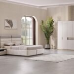 Minimal ve zarif detaylara sahip yatak odası takımı, modern yaşam alanları için idealdir. Avrupa ve Türkiye geneline güvenle gönderilmektedir.