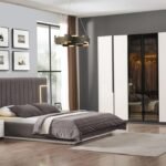 Zarif detaylarla tasarlanan yatak odası takımı, modern dekorasyonu tamamlar. Ürünlerimiz Avrupa ülkeleri ve Türkiye geneline güvenle ulaştırılır.