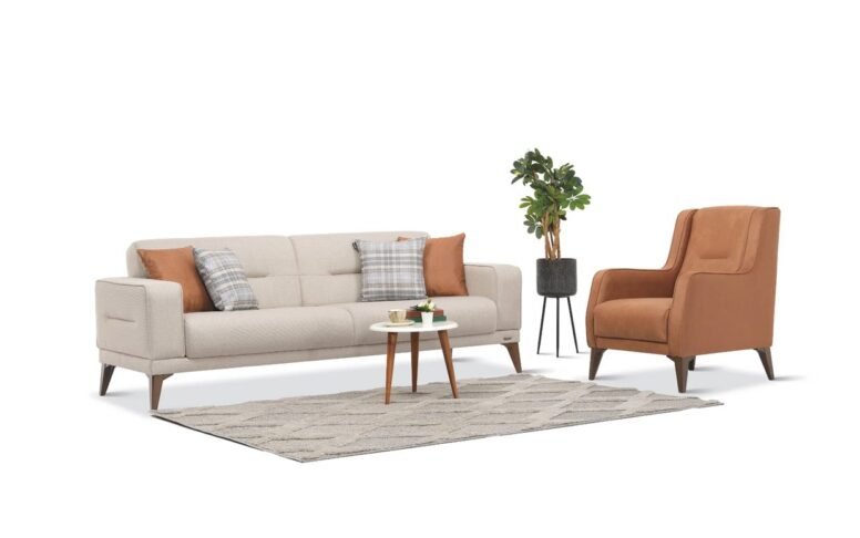 Modern çizgilerle tasarlanan koltuk takımlarımız, gürgen ahşap kasa yapısı ve yatak olabilen mekanizmasıyla şıklığı konforla buluşturur.