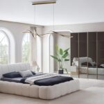 Özbay Mobilya’dan aldığımız yatak odası takımı hem şık hem de kaliteli. Bazalı karyola sayesinde depolama derdimiz kalmadı.