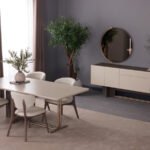 Zarif çizgilere sahip masa, geniş konsol ve konforlu sandalyeleriyle modern yemek odası takımı fark yaratıyor.