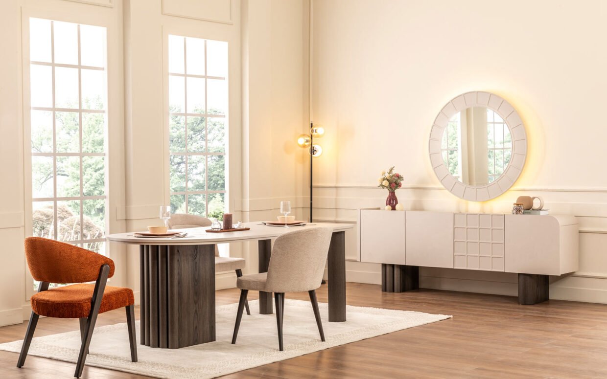 Şık konsolu, açılır masası ve konforlu sandalyeleriyle bu yemek odası takımı estetikle fonksiyonelliği buluşturur.