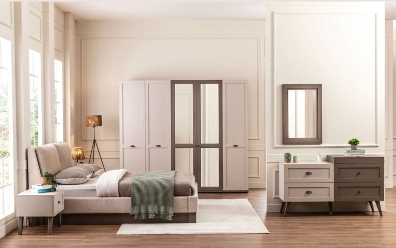 Özbay Mobilya’nın modern yatak odası takımları, dayanıklı iskelet yapısıyla uzun yıllar ilk günkü formunu korur. Fonksiyonel dolap tasarımı ve bazalı yapısıyla alan tasarrufu sağlar. Şık detaylarıyla her eve uyum sağlar.