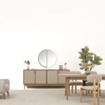 Doğallığı ve sadeliği bir araya getiren bu yemek odası takımı, minimal tarzı sevenler için ideal bir seçenektir. Açık ahşap tonları ve yumuşak kumaş sandalyeleriyle ferah bir görünüm sunar. Özbay Mobilya kalitesiyle üretilen bu takım, modern yaşam alanlarına sıcak ve huzurlu bir dokunuş kazandırır.