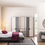 Modern çizgileriyle dikkat çeken yatak odalarımız, bazalı yapısı ve fonksiyonel dolap tasarımıyla maksimum kullanım alanı sunar.